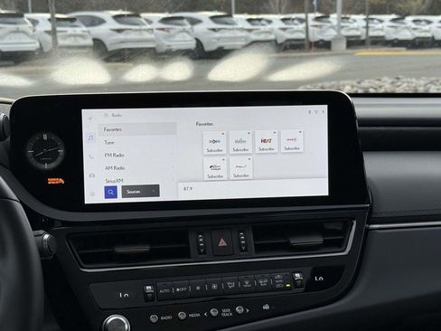 Used 2025 Lexus ES 350 Premium w/ Premium Package image 10