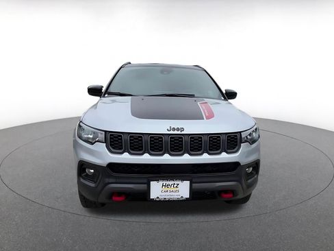Used 2025 Jeep Compass Trailhawk AWD/4WD image 4