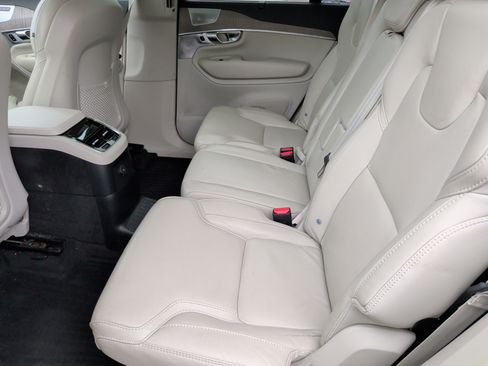 Used 2022 Volvo XC90 T8 Inscription w/ Advanced Package image 38