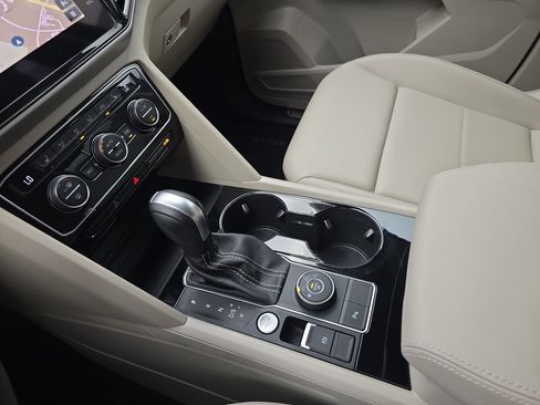 Used 2023 Volkswagen Atlas SEL AWD/4WD image 27