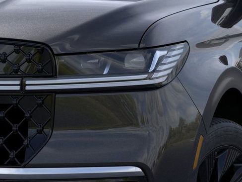 New 2026 Lincoln Navigator L Reserve AWD/4WD image 18