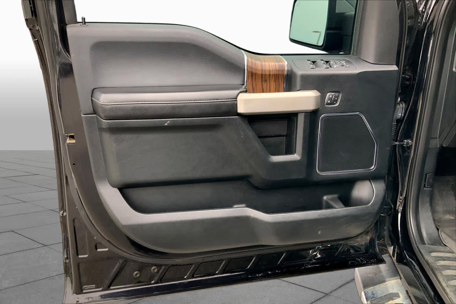 Used 2019 Ford F150 Lariat w/ Equipment Group 502A Luxury AWD/4WD image 20