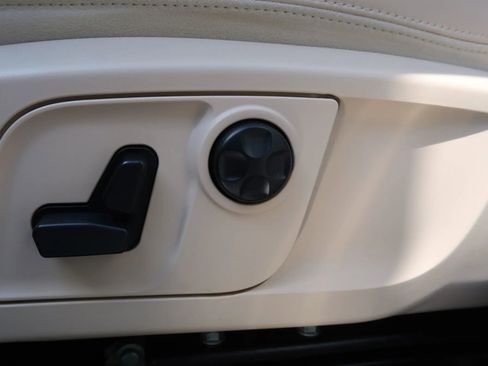 Used 2017 Maserati Levante w/ Luxury Package image 27