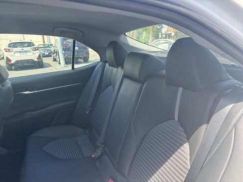 Used 2018 Toyota Camry SE image 12