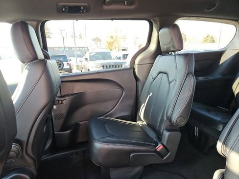 New 2026 Chrysler Pacifica Select image 22