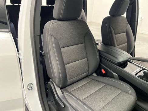 Used 2024 Chevrolet Traverse LT FWD image 29