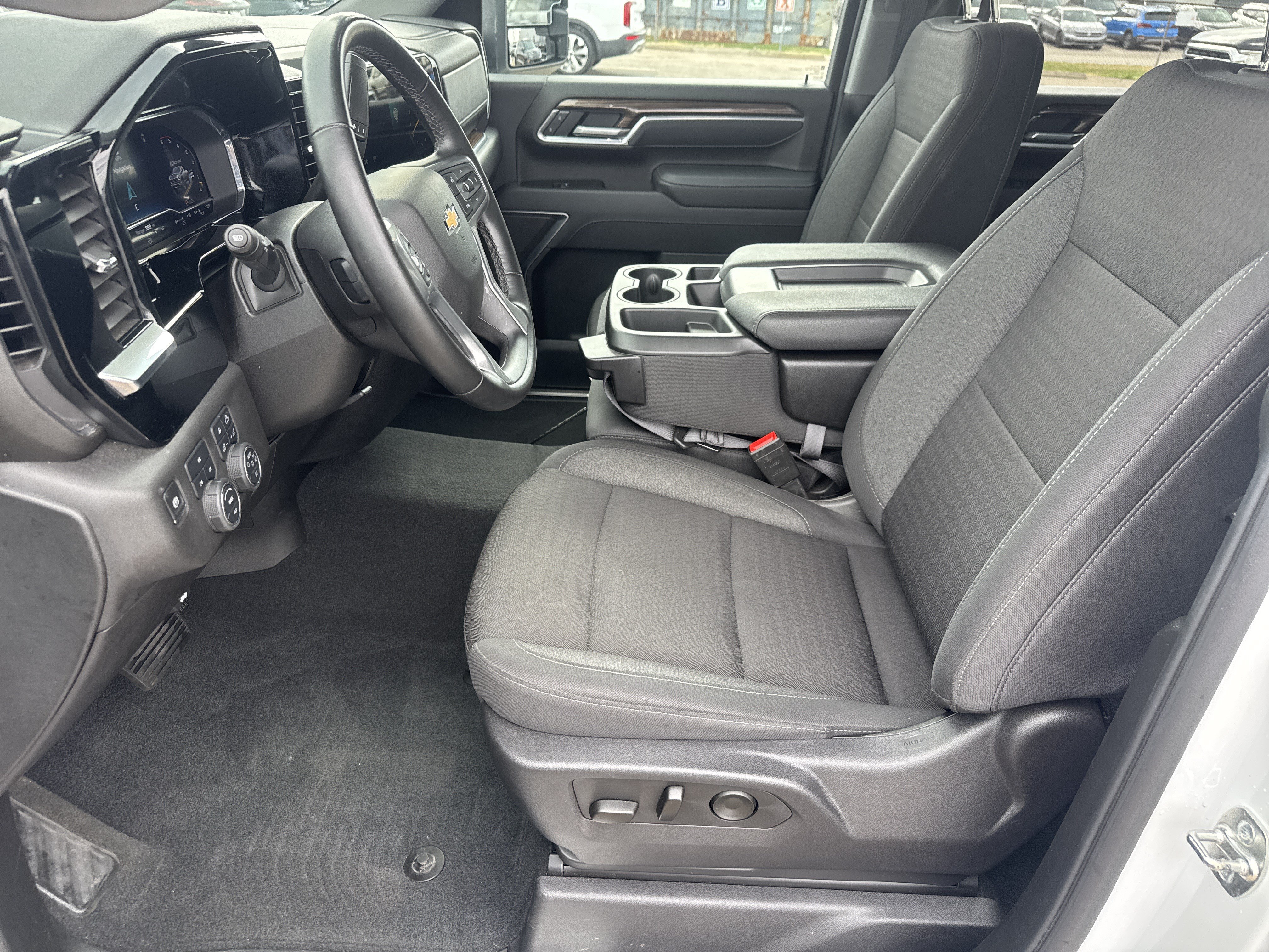 Used 2025 Chevrolet Silverado 2500 LT w/ Safety Package AWD/4WD image 5