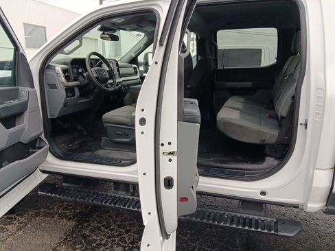 Used 2023 Ford F350 XLT AWD/4WD image 11