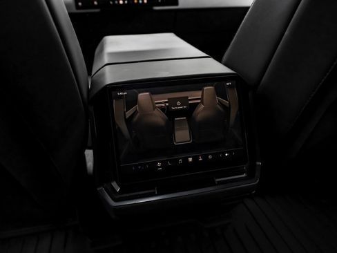 Used 2024 Tesla Cybertruck AWD Crew Cab image 39