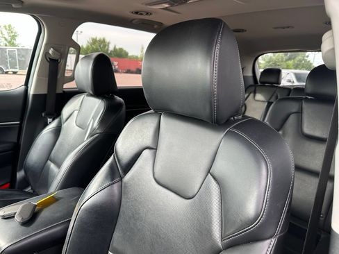 Used 2024 Kia Telluride S w/ S Sunroof Package AWD/4WD image 3