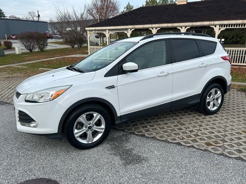Used 2015 Ford Escape SE w/ Equipment Group 201A image 9