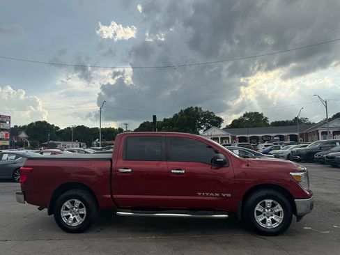 Used 2018 Nissan Titan SV AWD/4WD image 9