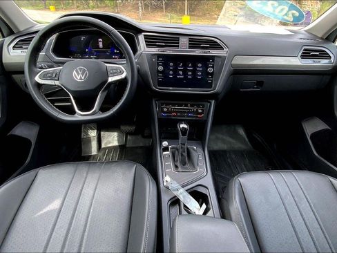 Used 2023 Volkswagen Tiguan SE image 16