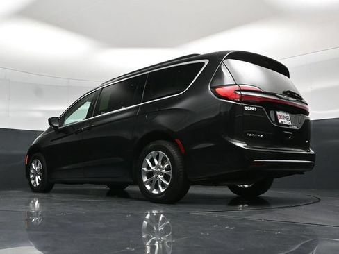 Certified 2022 Chrysler Pacifica Touring-L AWD/4WD image 64