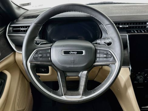 Used 2023 Jeep Grand Cherokee L Limited AWD/4WD image 18