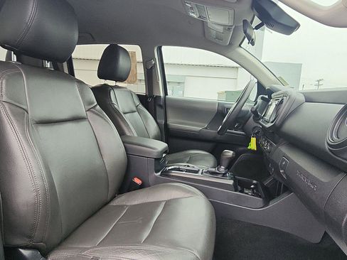 Used 2019 Toyota Tacoma SR image 23
