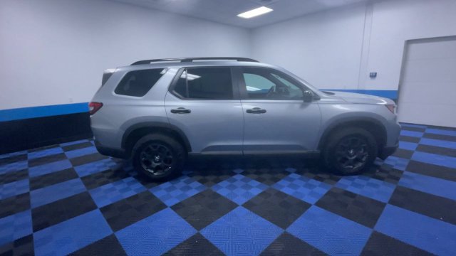 Certified 2025 Honda Pilot TrailSport image 9
