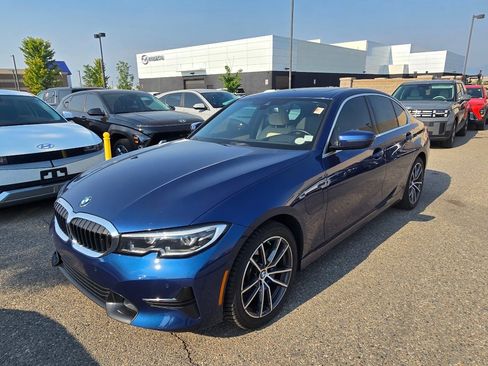 Used 2021 BMW 330e xDrive w/ Premium Package AWD/4WD image 17
