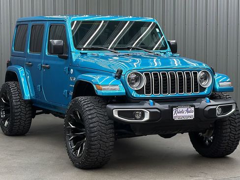 Used 2024 Jeep Wrangler Unlimited Sahara w/ Technology Group image 7