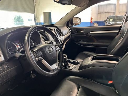 Used 2015 Toyota Highlander XLE image 23