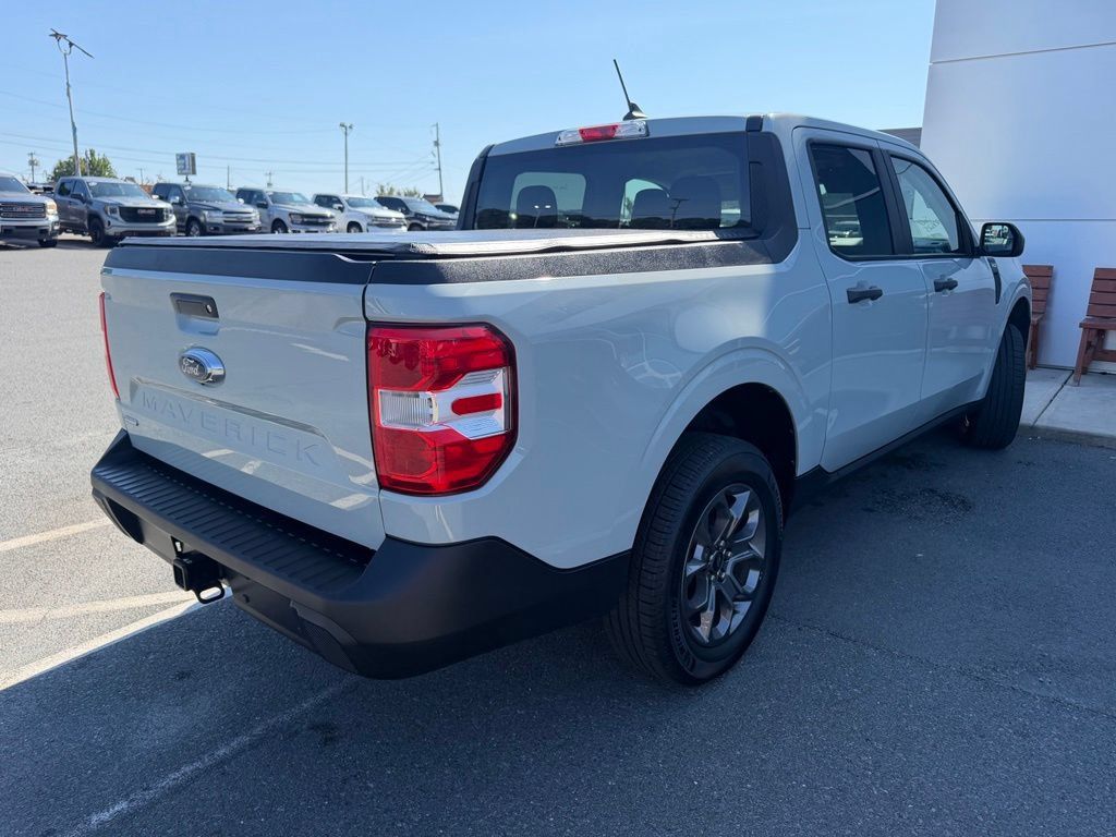 Used 2023 Ford Maverick XLT FWD image 3