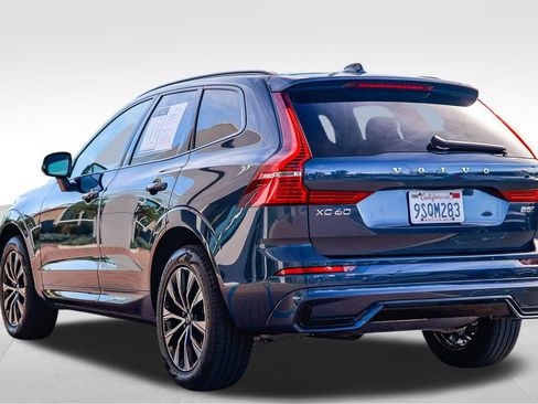 Used 2025 Volvo XC60 B5 Core image 5