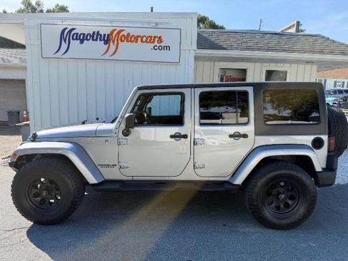 Used 2013 Jeep Wrangler Unlimited Sahara w/ Connectivity Group AWD/4WD image 13
