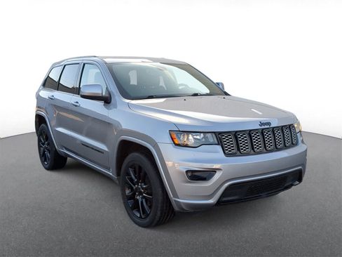 Certified 2020 Jeep Grand Cherokee Altitude image 2