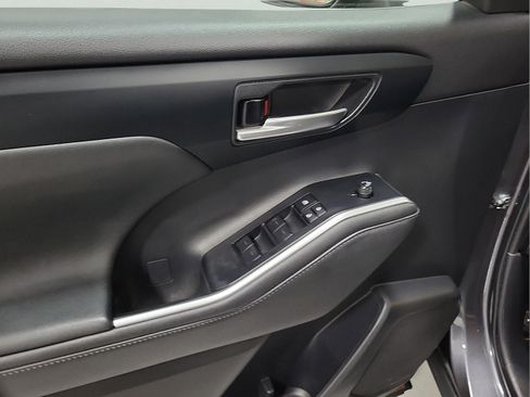 Used 2023 Toyota Highlander XLE FWD image 10