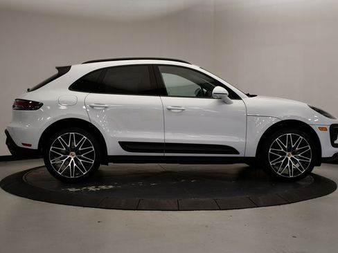 Certified 2026 Porsche Macan AWD/4WD image 8