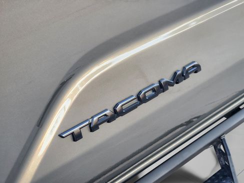 Used 2025 Toyota Tacoma TRD Off-Road AWD/4WD image 38