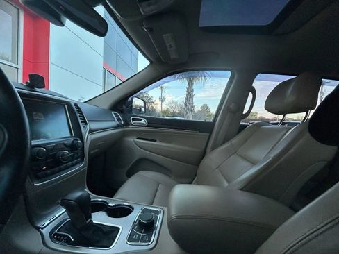 Used 2017 Jeep Grand Cherokee Limited image 15