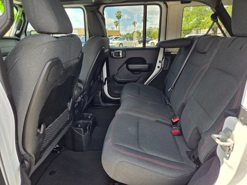Used 2024 Jeep Wrangler Unlimited Rubicon AWD/4WD image 14