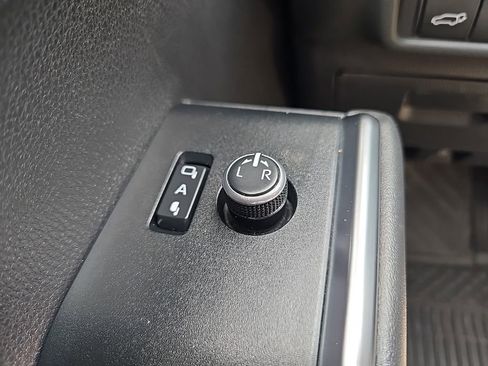 Used 2025 Toyota Highlander Limited AWD/4WD image 25