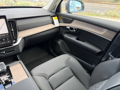 New 2026 Volvo XC90 T8 Plus w/ Protection Package Premier AWD/4WD image 13