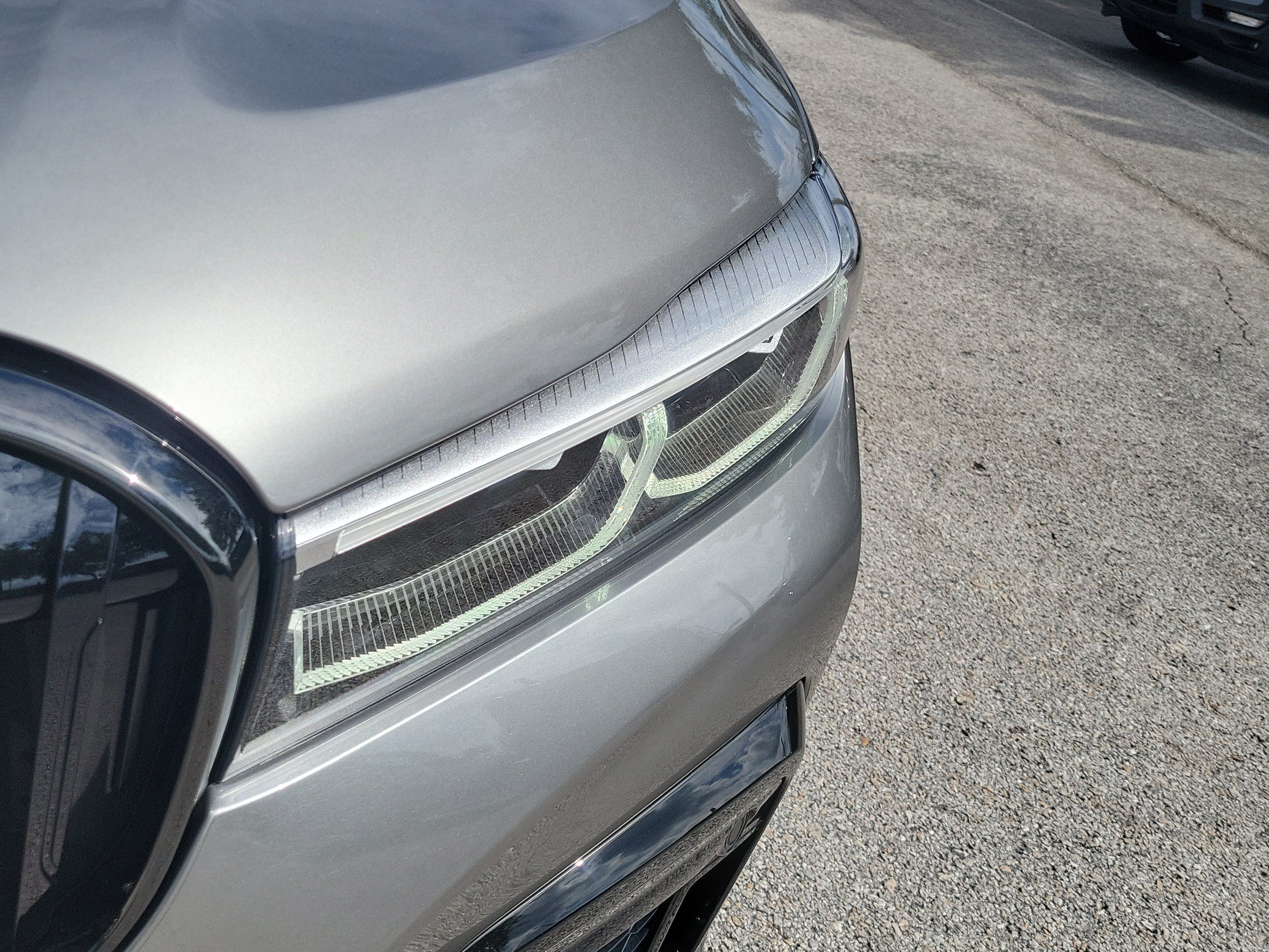 Used 2022 BMW 740i w/ M Sport Package RWD image 3