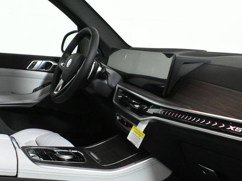 Used 2026 BMW X5 xDrive40i w/ Premium Package AWD/4WD image 34