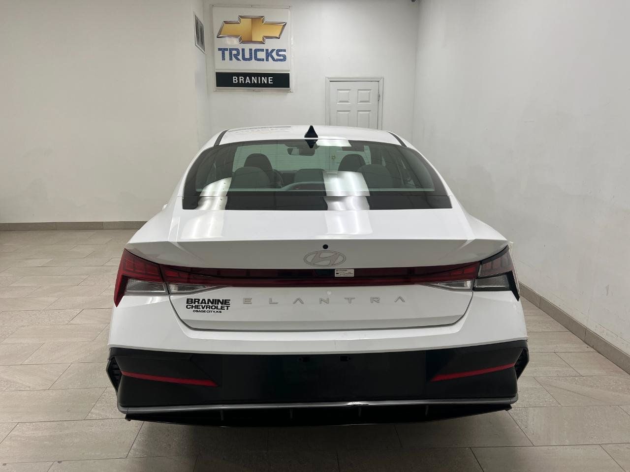 Used 2025 Hyundai Elantra SEL FWD image 19