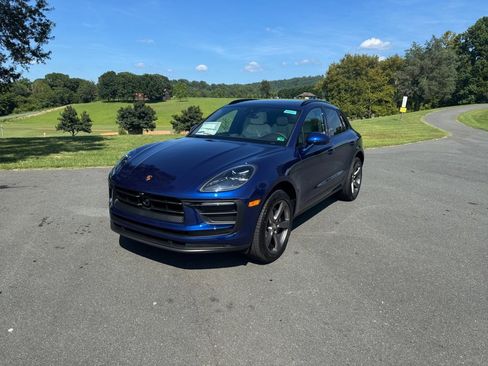 New 2025 Porsche Macan image 1
