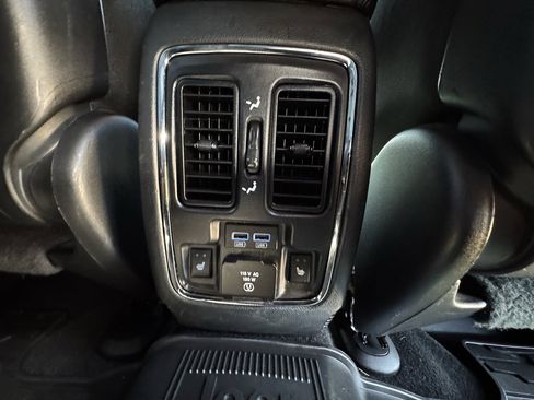 Used 2019 Jeep Grand Cherokee Limited w/ Luxury Group II AWD/4WD image 17