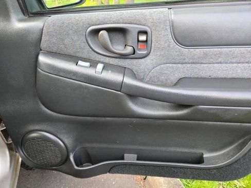 Used 2000 Chevrolet S10 Pickup 4x4 Extended Cab w/ Preferred Equipment Group image 19