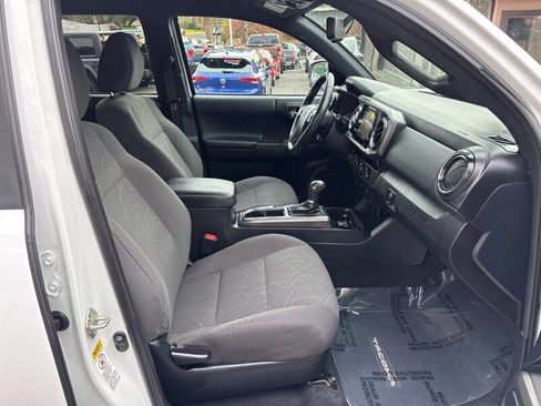 Used 2017 Toyota Tacoma TRD Off-Road image 22