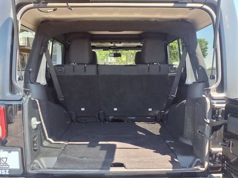 Used 2018 Jeep Wrangler Unlimited Sport S AWD/4WD image 24