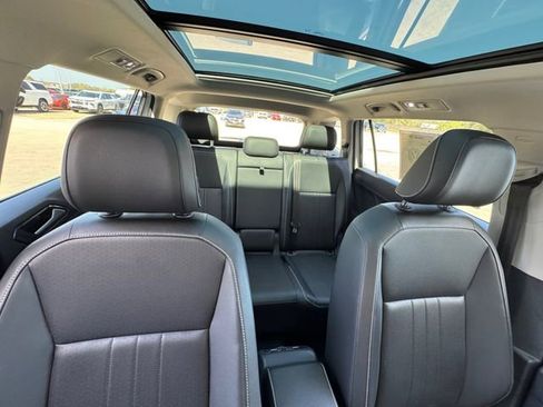 Used 2024 Volkswagen Tiguan SE image 32
