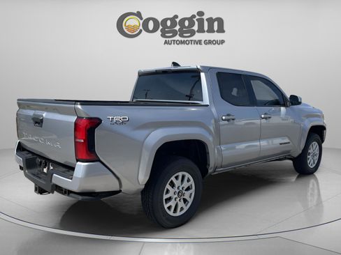 Used 2025 Toyota Tacoma TRD Sport image 6