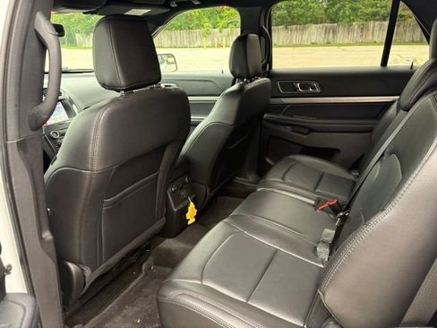 Used 2018 Ford Explorer XLT w/ Equipment Group 202A AWD/4WD image 16