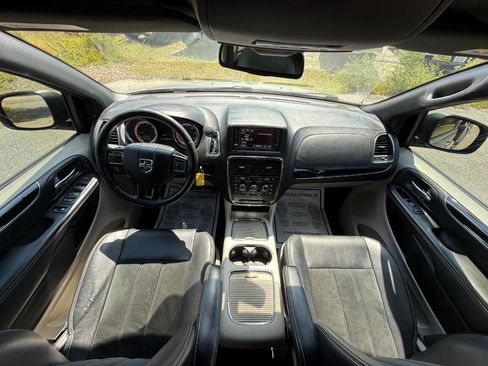 Used 2018 Dodge Grand Caravan SXT image 14