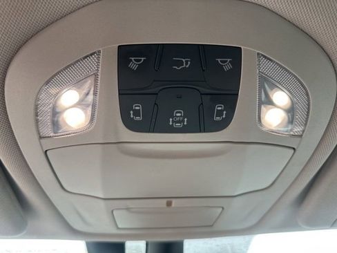 Used 2022 Chrysler Pacifica Touring-L image 17