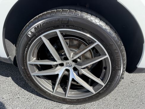Certified 2026 Porsche Macan AWD/4WD image 10
