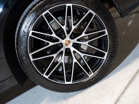 Certified 2026 Porsche Macan AWD/4WD image 11